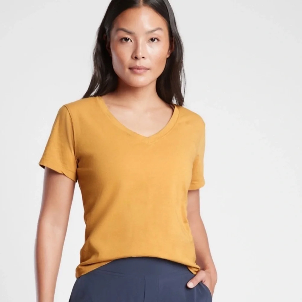 Athleta daily organic cotton Vneck crop tee